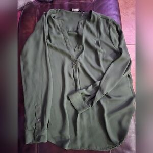 ZOA New York Green Long Sleeve Relaxed Blouse... WORN ONCE!
